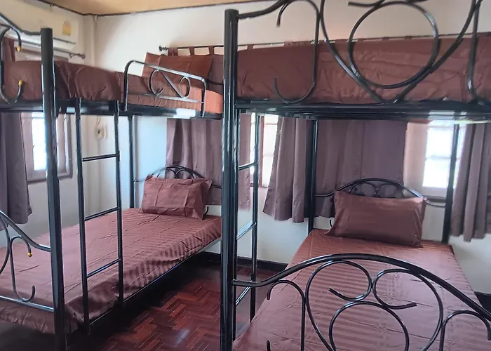 Hug Glur House Tour And Hostel (Adults Only) เชียงใหม่