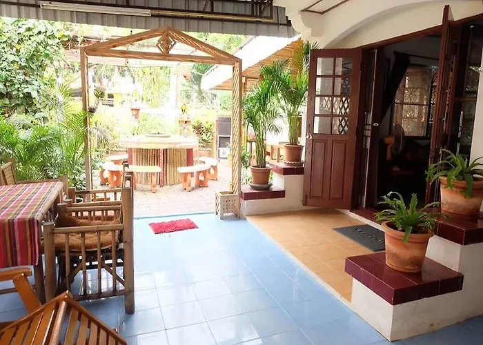 Hug Glur House Tour And Hostel (Adults Only) เชียงใหม่